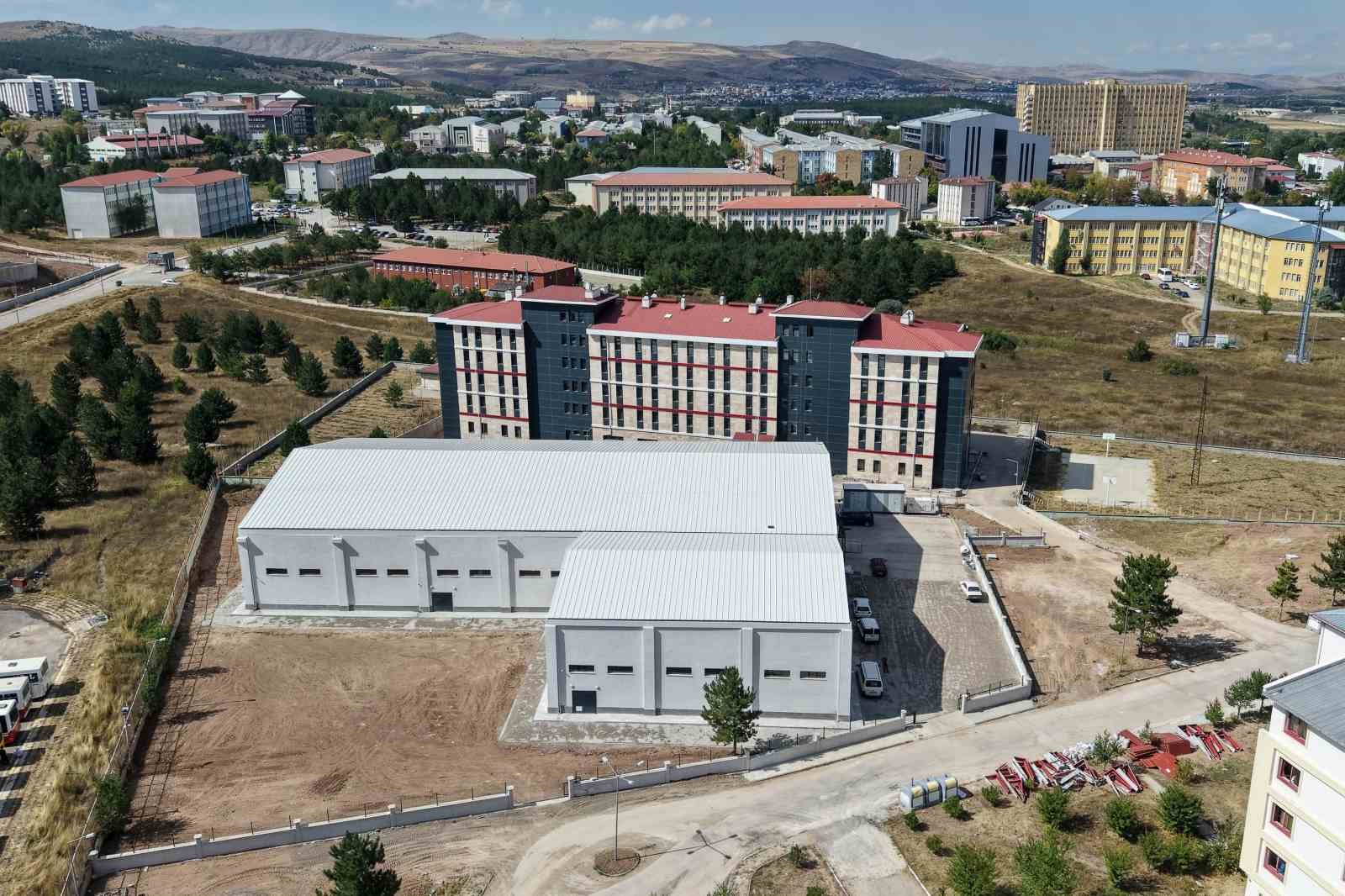 Sivas Valisi Şimşek, devam eden çalışmalarda incelemelerde bulundu