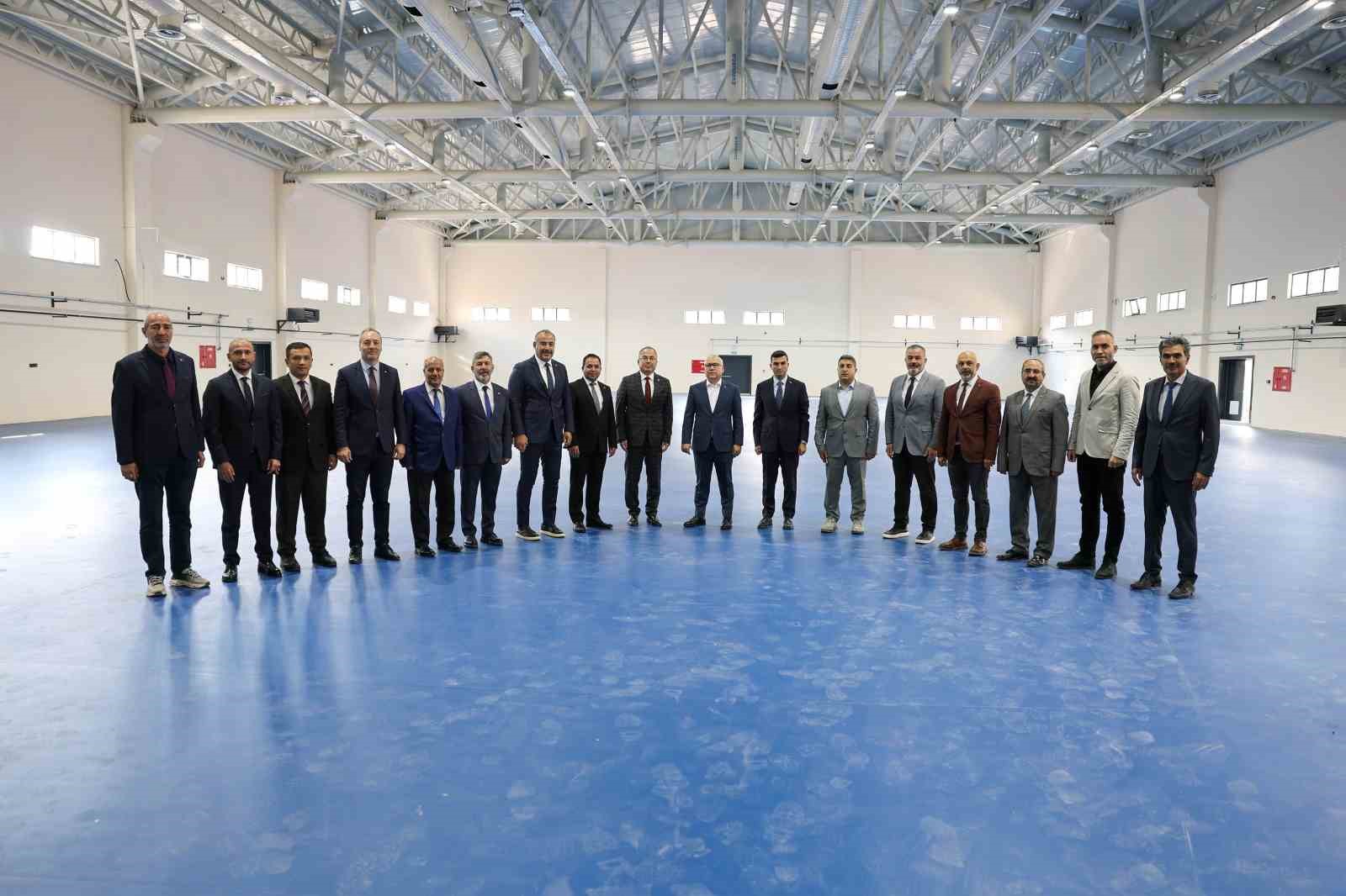Sivas Valisi Şimşek, devam eden çalışmalarda incelemelerde bulundu