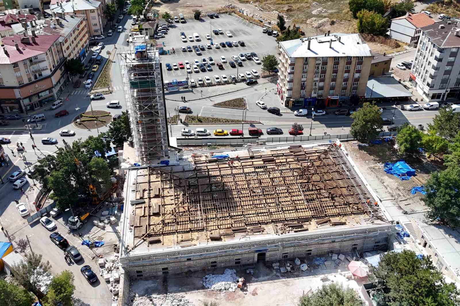 Sivas Valisi Şimşek, devam eden çalışmalarda incelemelerde bulundu