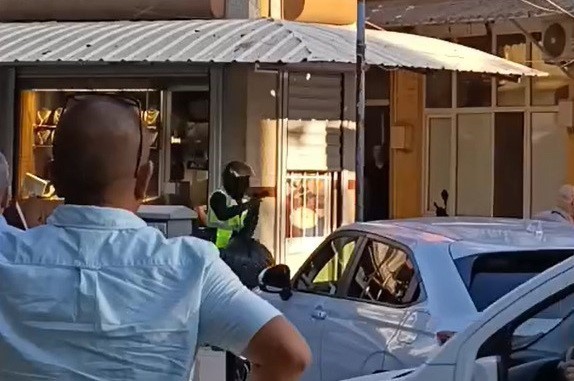 Manisa’daki kuyumcuya silahla soygun girişiminde bulunan şüpheli tutuklandı