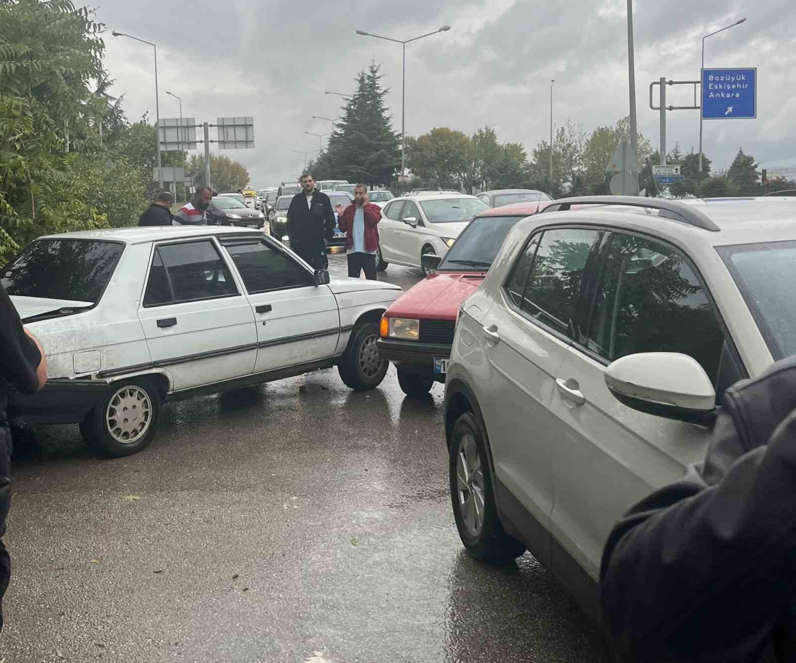 İnegöl’de zincirleme kaza: 2 yaralı