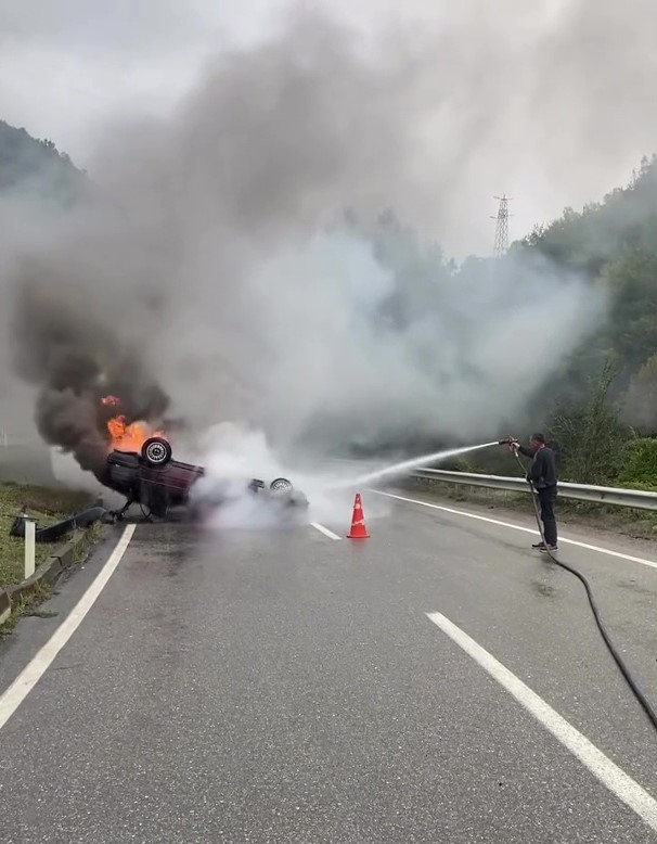 Zonguldak’ta takla atan otomobil alevlere teslim oldu: 1 yaralı