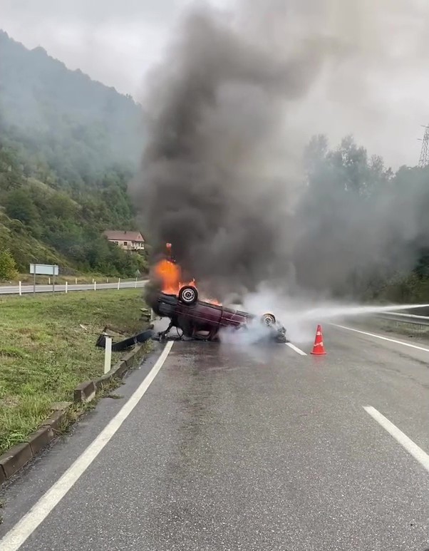 Zonguldak’ta takla atan otomobil alevlere teslim oldu: 1 yaralı