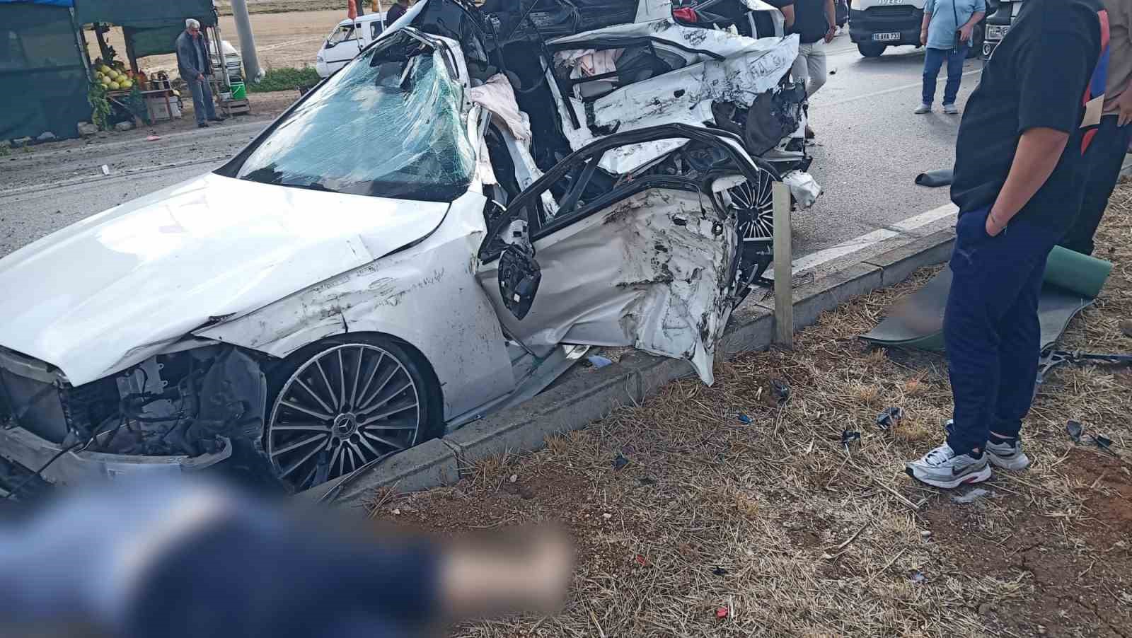 Bandırma’da feci kaza: Hamile kadın ve 3 yaşındaki kızı hayatını kaybetti