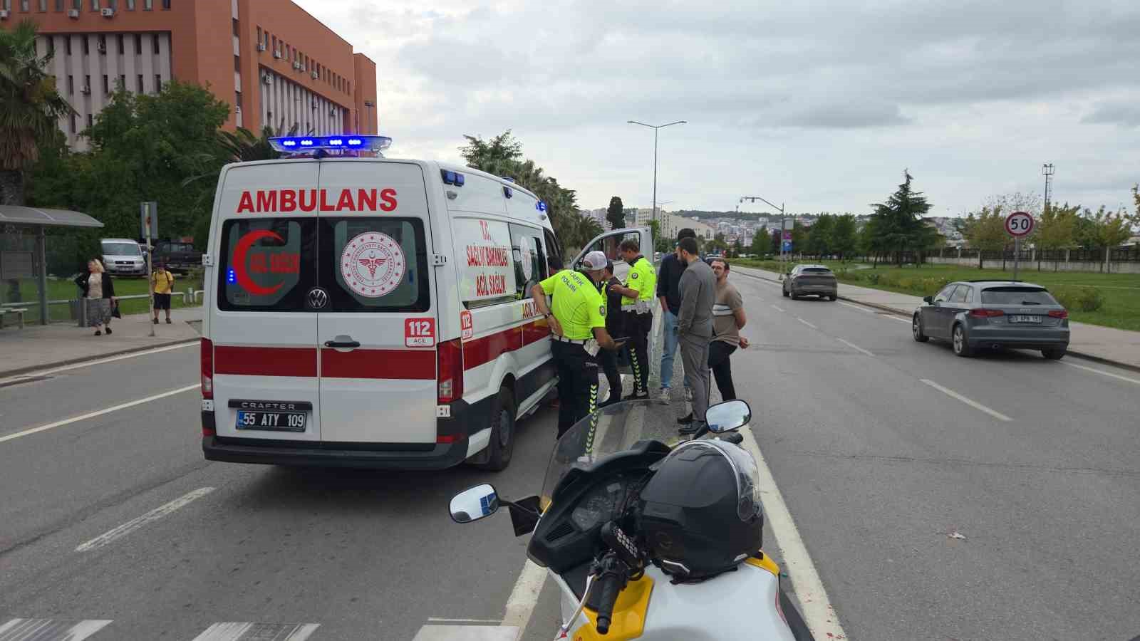 Motosiklet sürücüsü annesinin yanındaki çocuğa çarpıp kaçtı