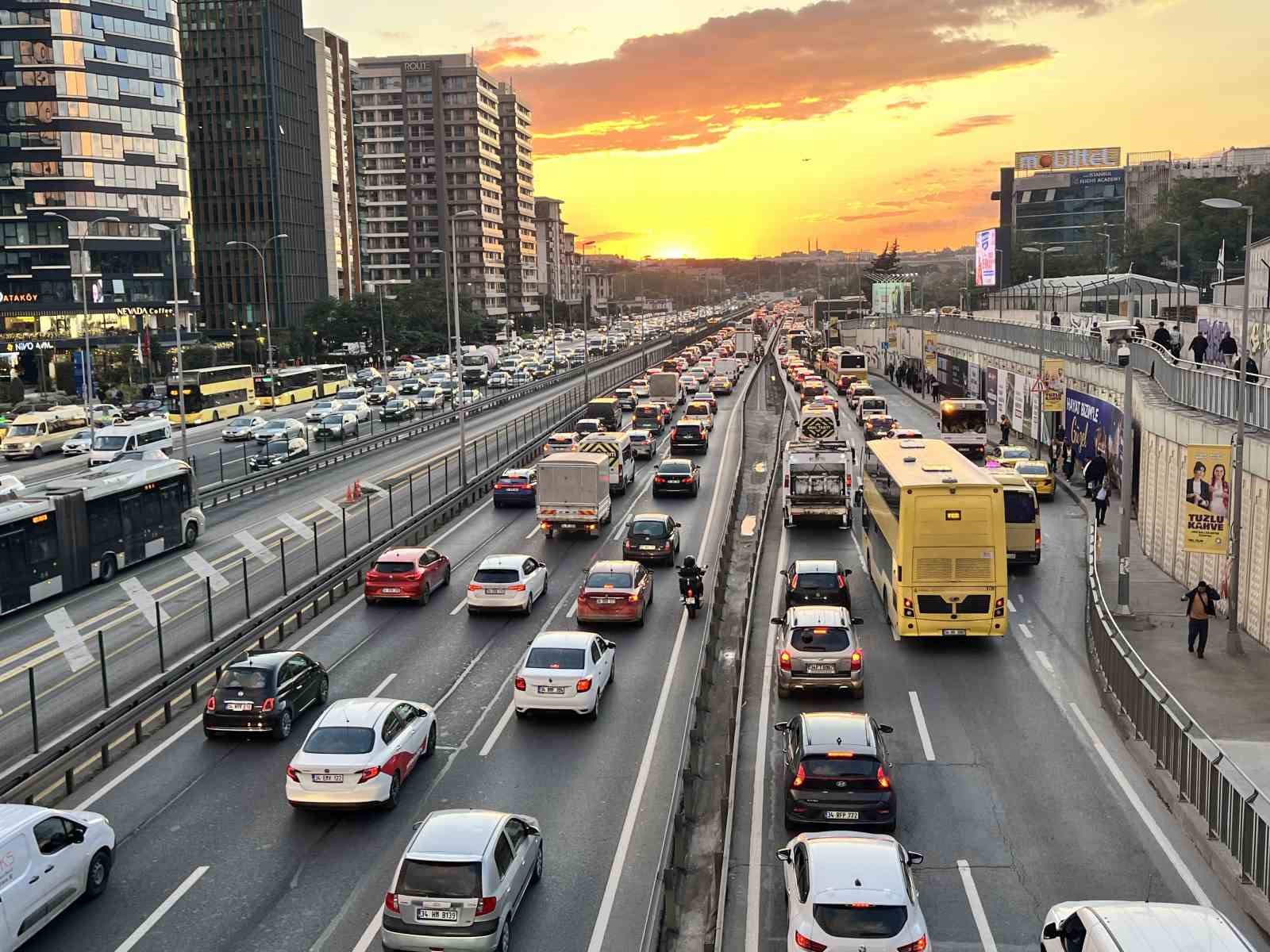 İstanbul’da trafik yoğunluğu yüzde 69’a ulaştı