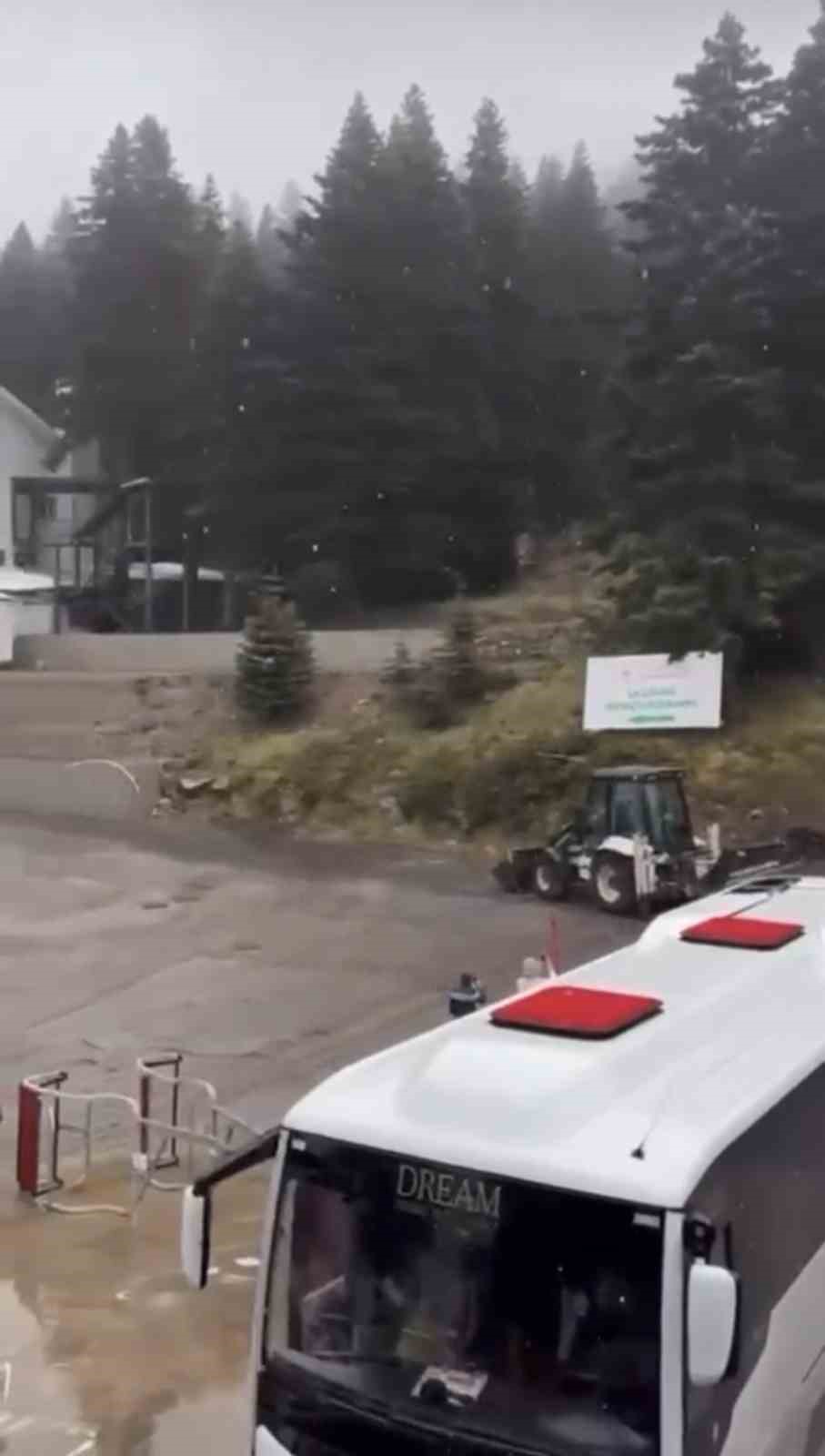 Uludağ’a sezonun ilk karı yağdı