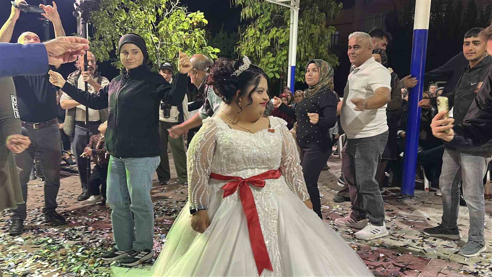 Down sendromlu genç kızın temsili düğününde duygu dolu anlar yaşandı