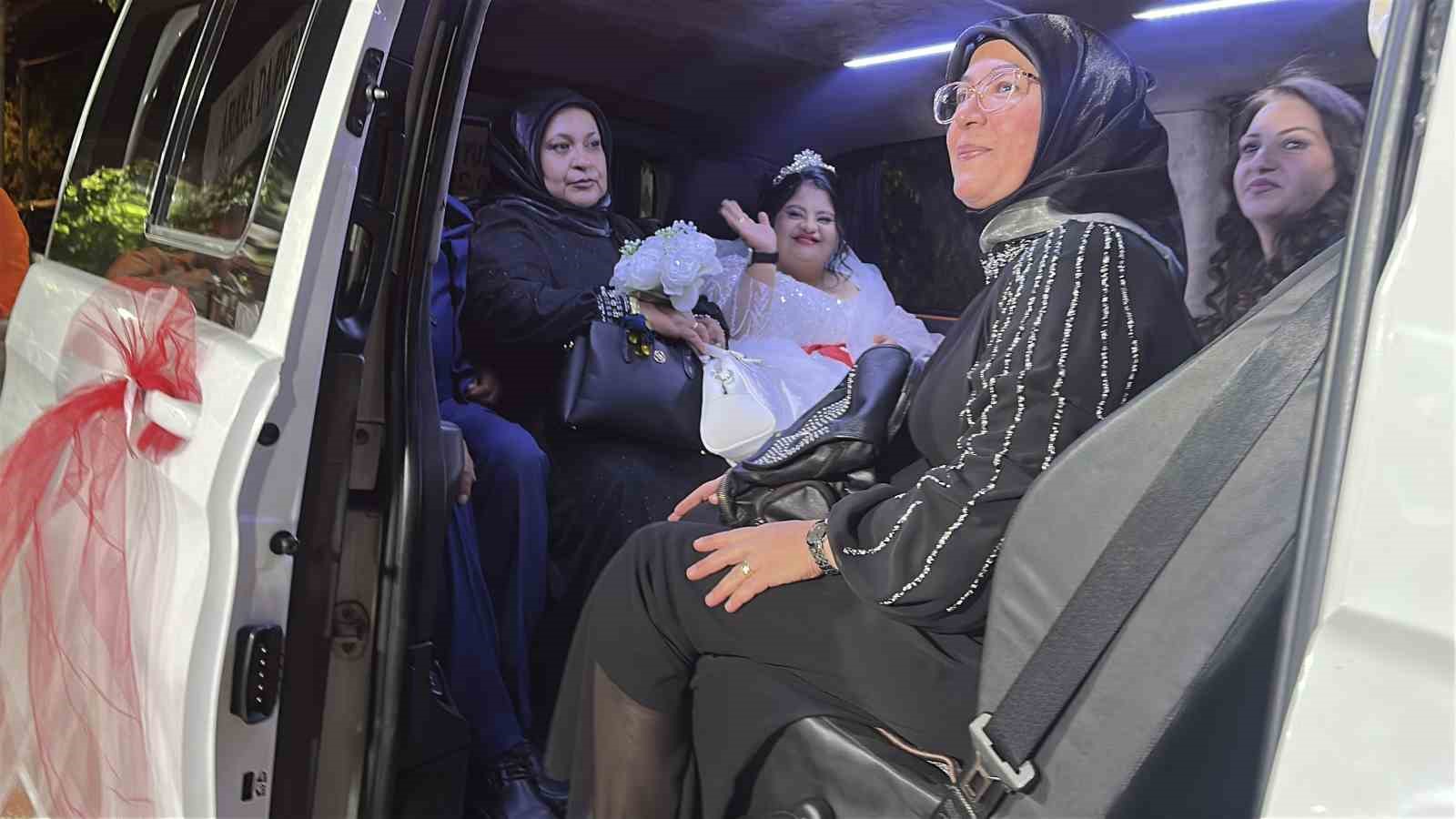 Down sendromlu genç kızın temsili düğününde duygu dolu anlar yaşandı