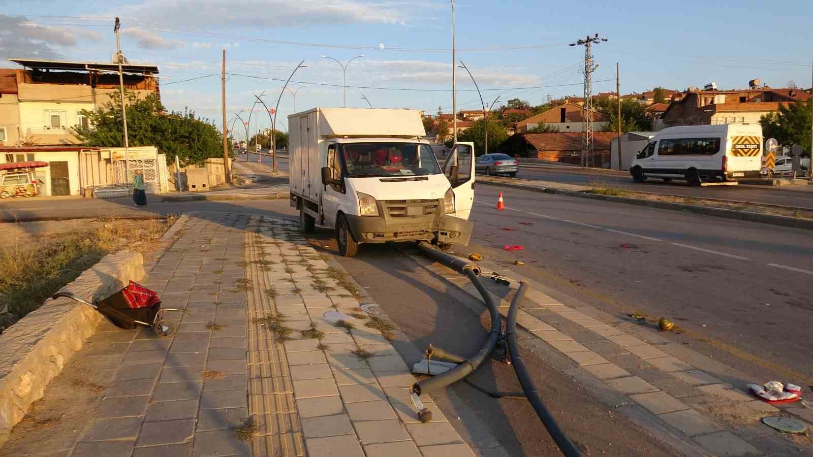 Kamyonetin çarptığı yaya ağır yaralandı