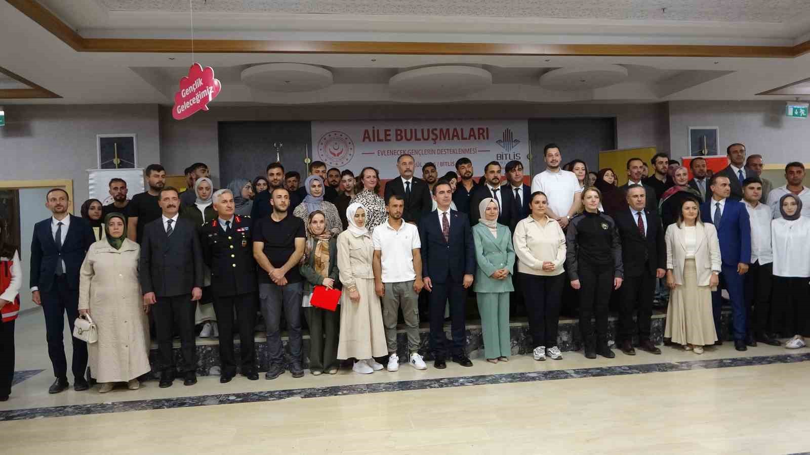 Bitlis’te "Evlenecek Gençler Destek Projesi" kapsamında çiftlerle buluşma