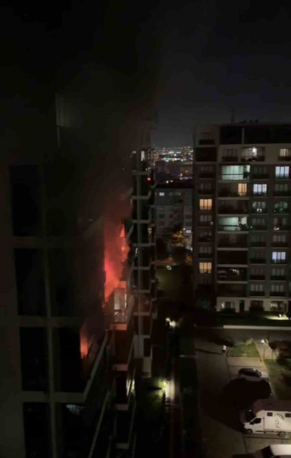 Bursa’da apartman dairesinde yangın: 4 kişi dumandan etkilendi