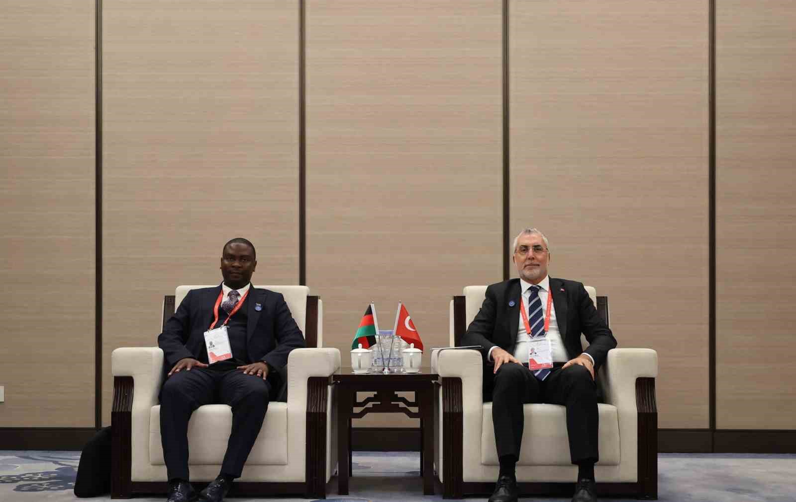 Bakan Işıkhan: "Yapay zekayı insan kapasitesini destekleyen bir araç olarak gördüğümüz müddetçe doğru adımlar atabiliriz"