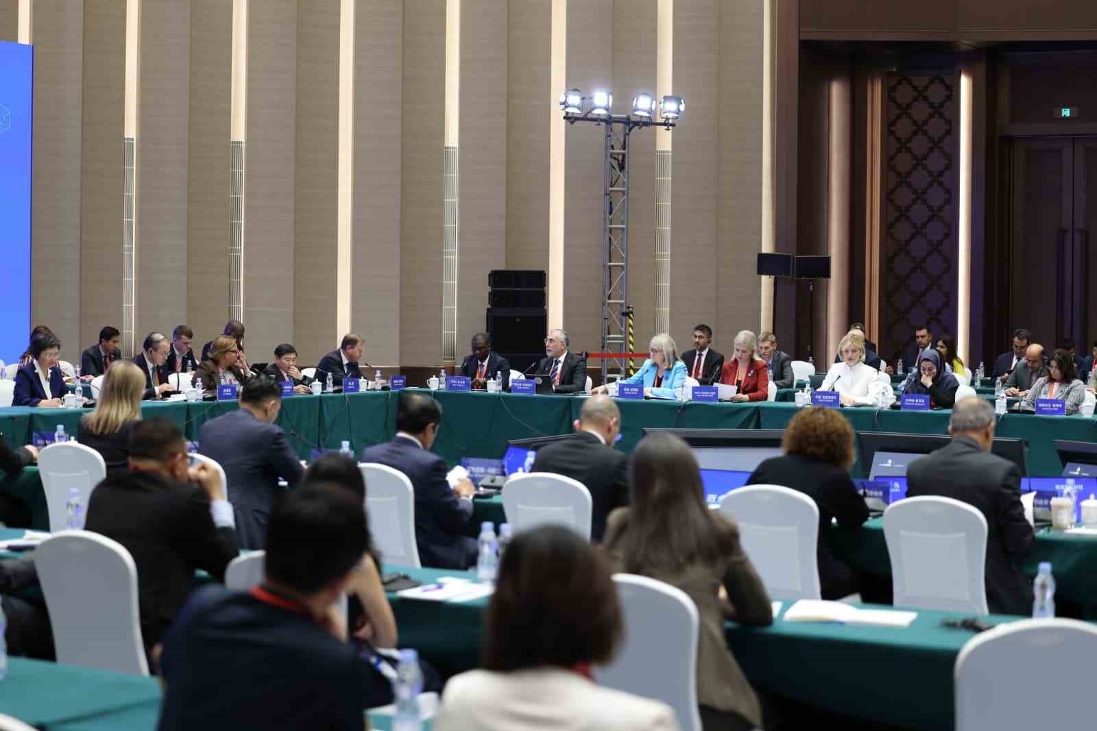 Bakan Işıkhan: "Yapay zekayı insan kapasitesini destekleyen bir araç olarak gördüğümüz müddetçe doğru adımlar atabiliriz"