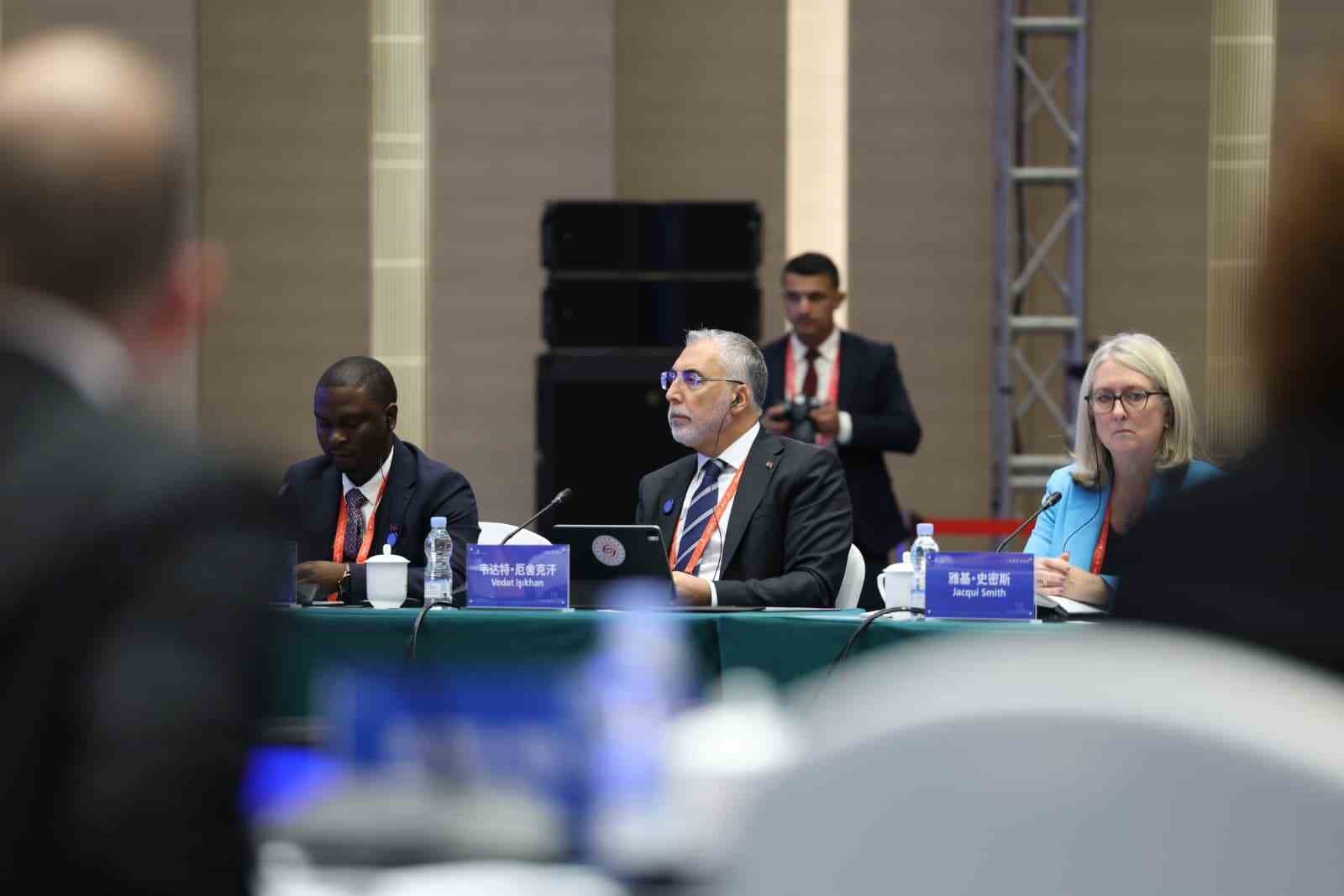 Bakan Işıkhan: "Yapay zekayı insan kapasitesini destekleyen bir araç olarak gördüğümüz müddetçe doğru adımlar atabiliriz"