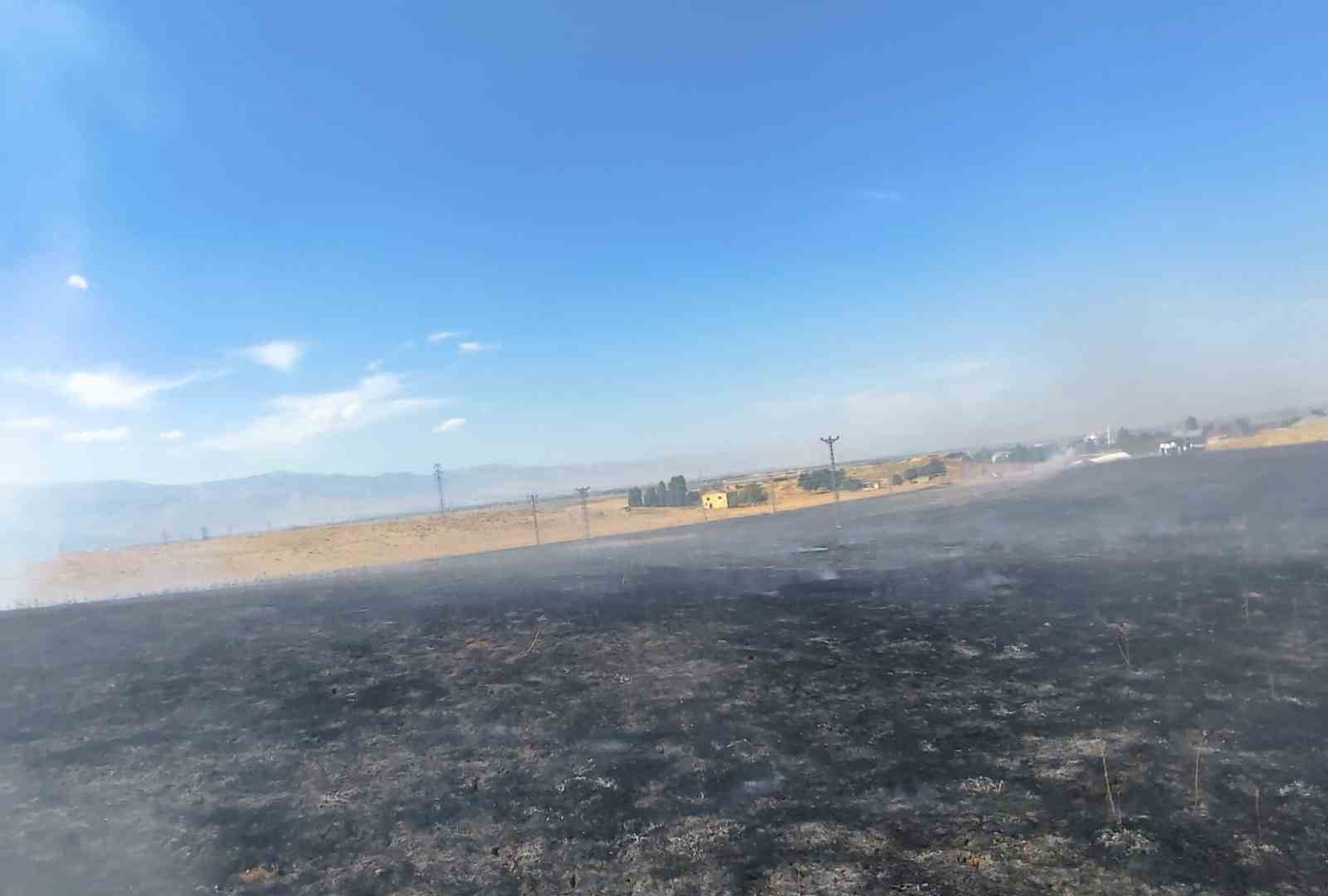 Muş’ta iki bölgede çıkan anız yangınları söndürüldü