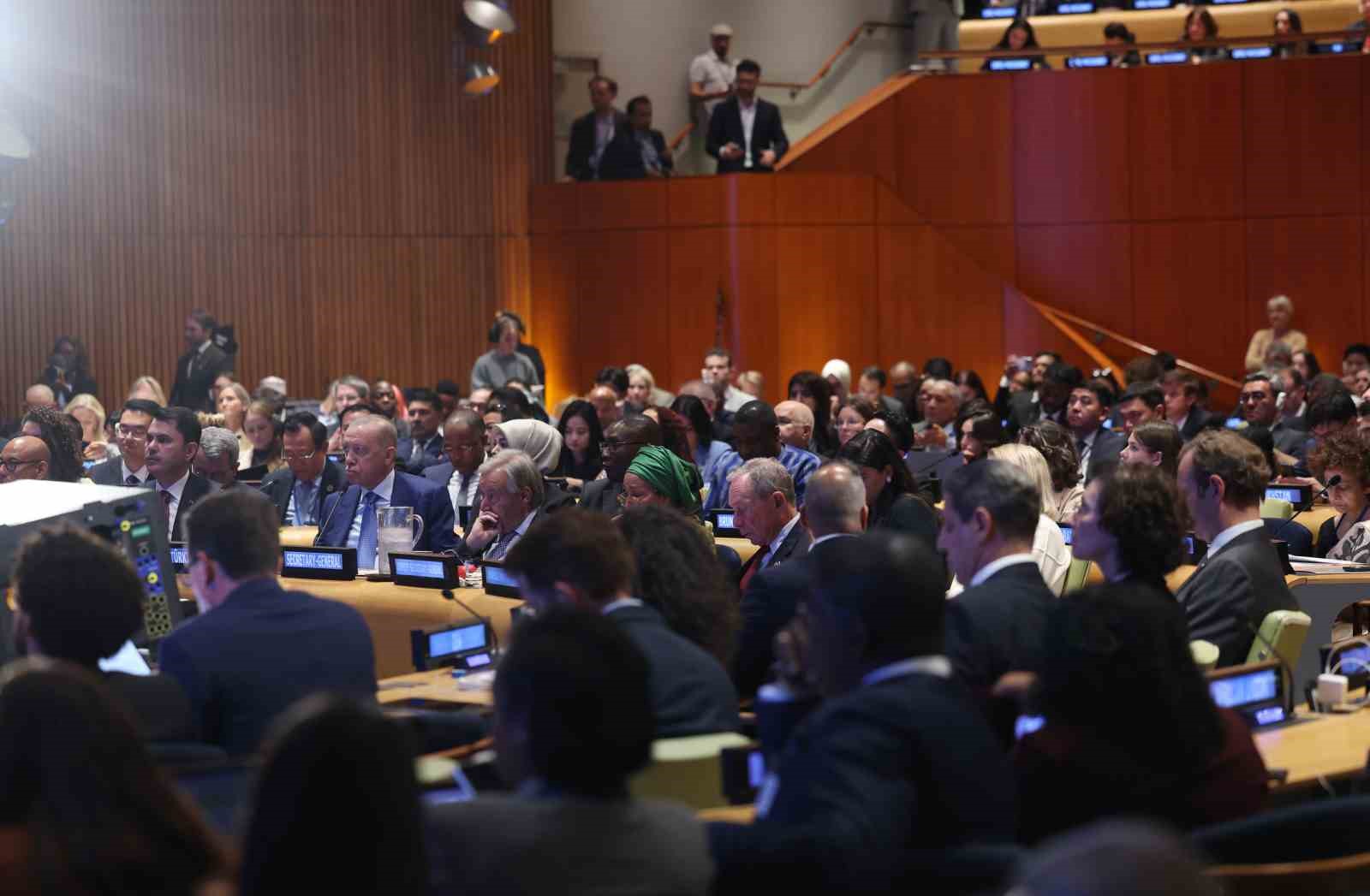 Cumhurbaşkanı Erdoğan: "(COP31) Farklı coğrafyaların beklentilerini gündeme taşıyacak bir anlayışla hazırlıkları yürütüyoruz"