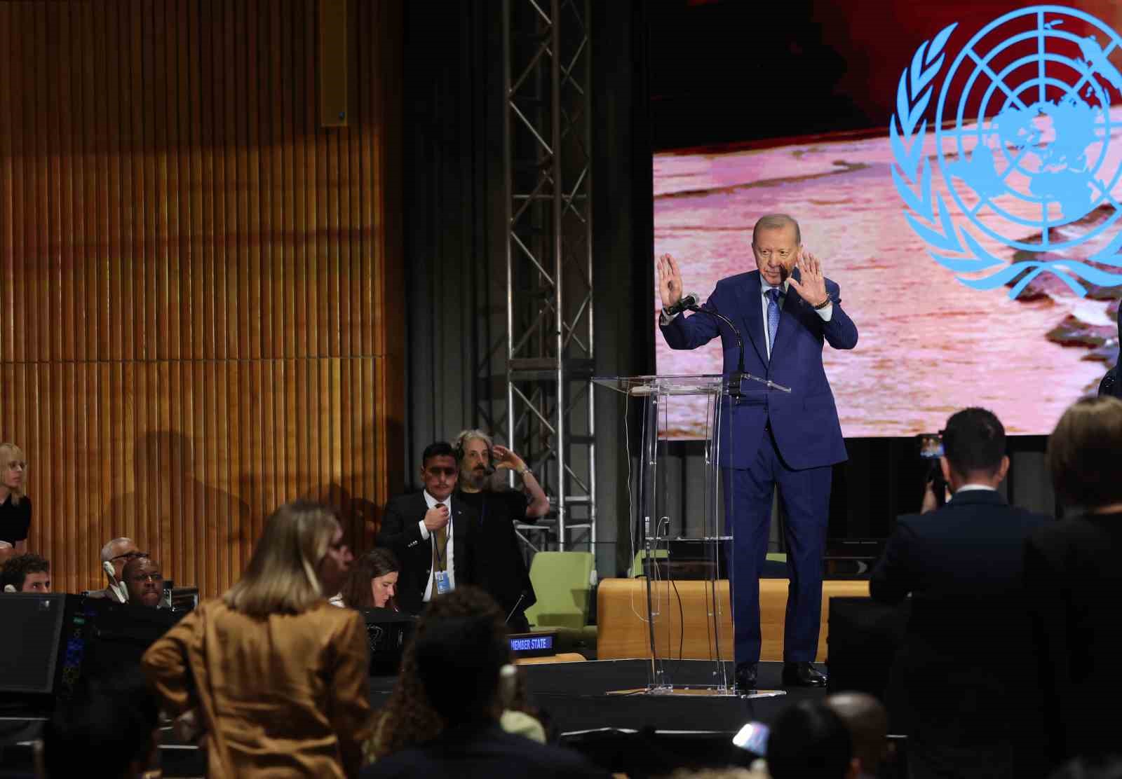 Cumhurbaşkanı Erdoğan: "(COP31) Farklı coğrafyaların beklentilerini gündeme taşıyacak bir anlayışla hazırlıkları yürütüyoruz"