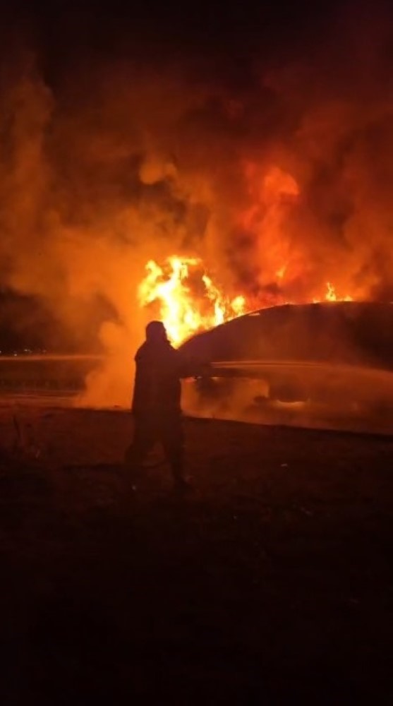 Kars’ta seyir halindeki tır alev alev yandı: Şoför son anda kurtuldu