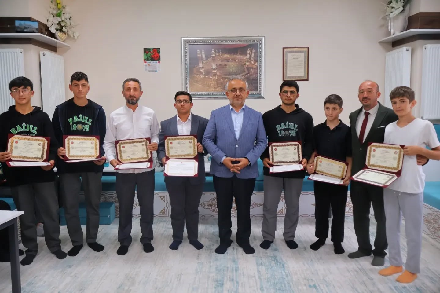 Bayburt’ta hafızlık eğitimini tamamlayan öğrencilere belgeleri verildi