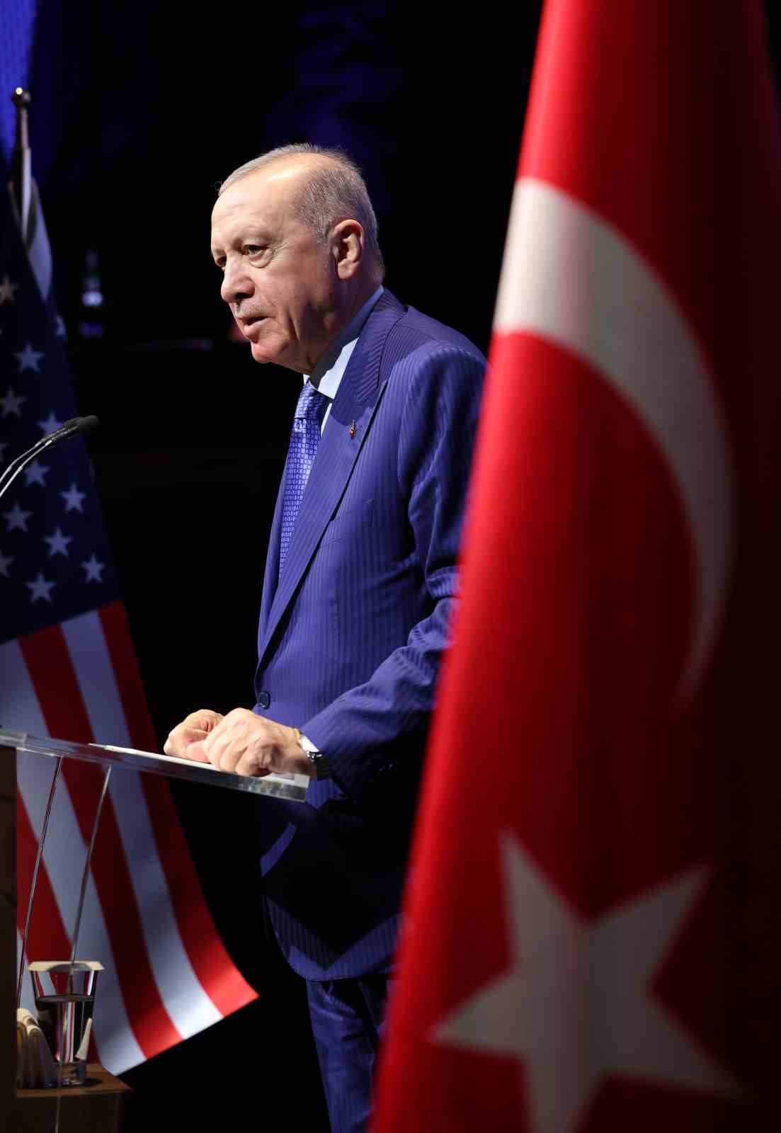 Cumhurbaşkanı Erdoğan: "Müslümanlardan entegre olmaları değil, asimile olmaları bekleniyor"
