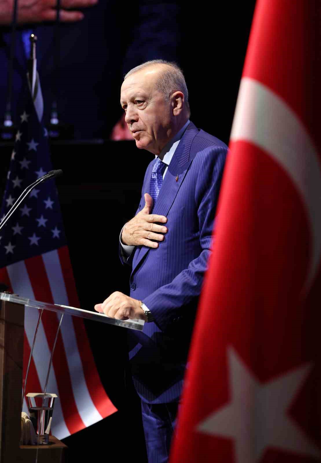 Cumhurbaşkanı Erdoğan: "Müslümanlardan entegre olmaları değil, asimile olmaları bekleniyor"