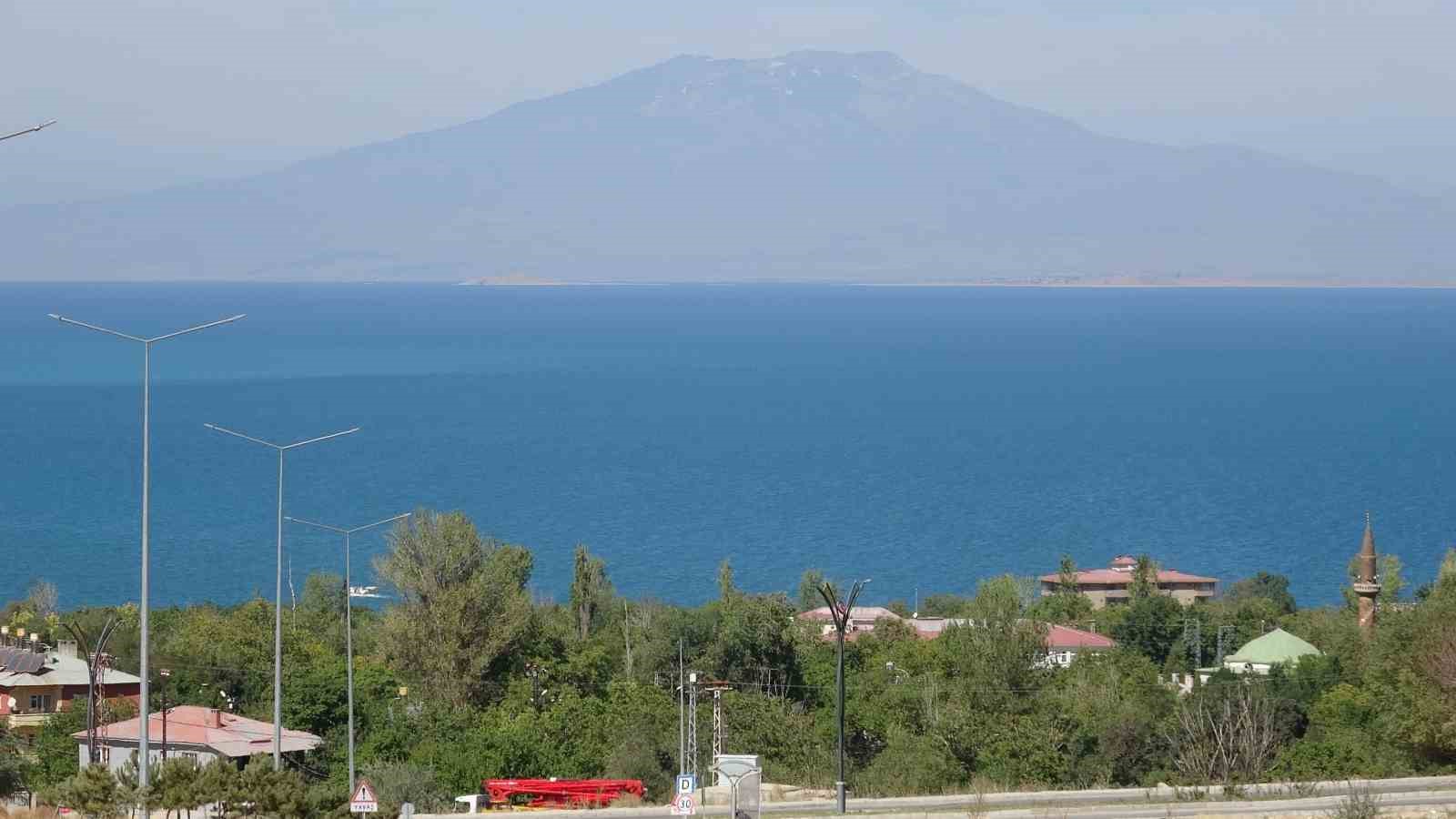 Van Gölü çevresinde yatay mimari çağrısı