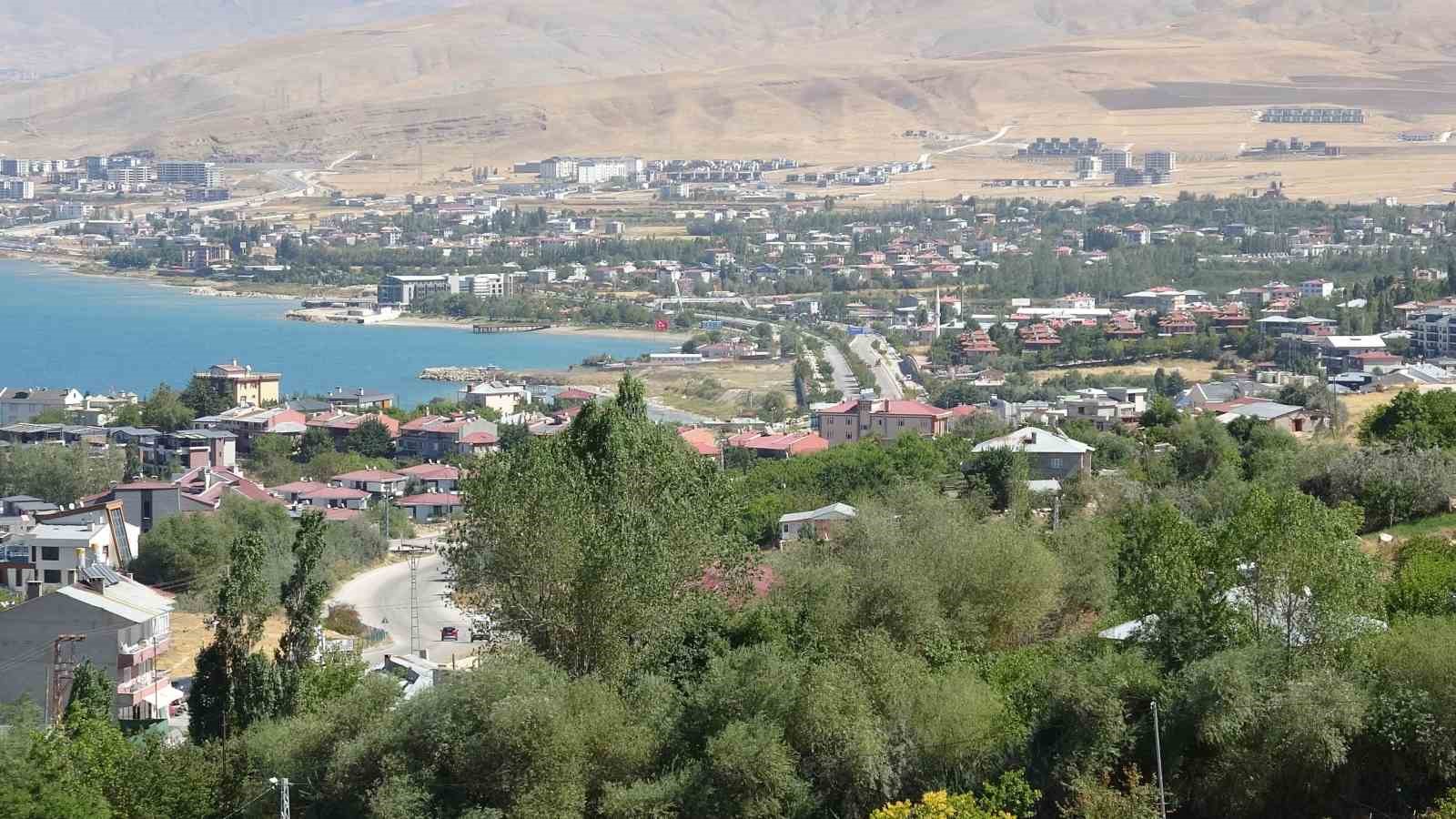 Van Gölü çevresinde yatay mimari çağrısı