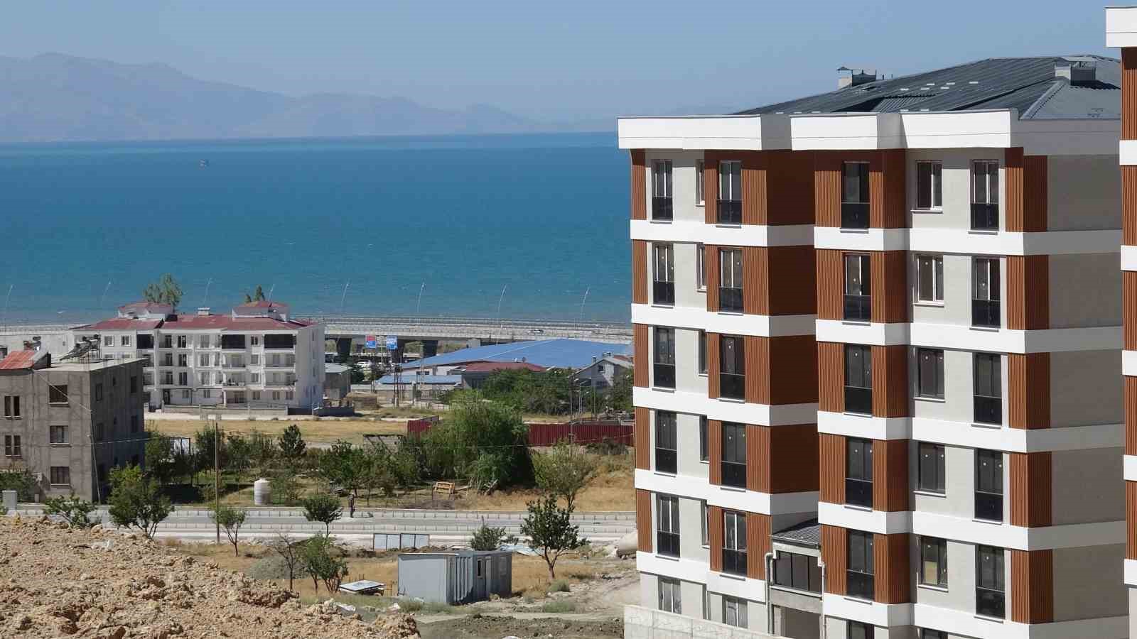 Van Gölü çevresinde yatay mimari çağrısı