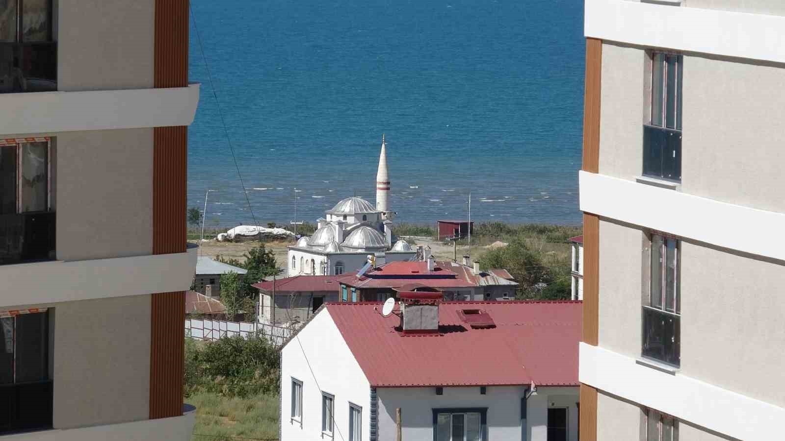 Van Gölü çevresinde yatay mimari çağrısı