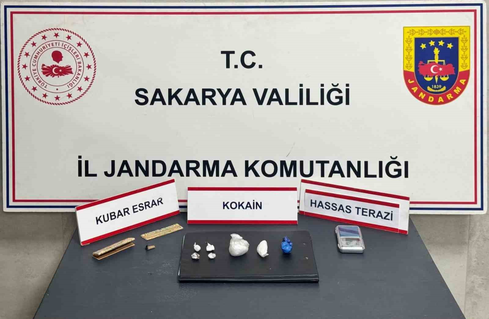 Jandarmadan 3 ilçede uyuşturucu operasyonu: 3 tutuklama