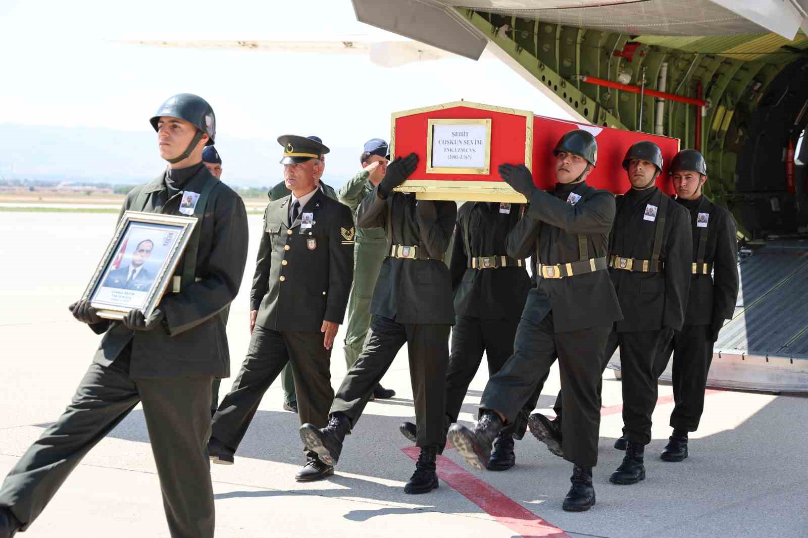 Kalp krizi geçirerek şehit olan Uzman Çavuş Sevim’in naaşı Elazığ’a getirildi