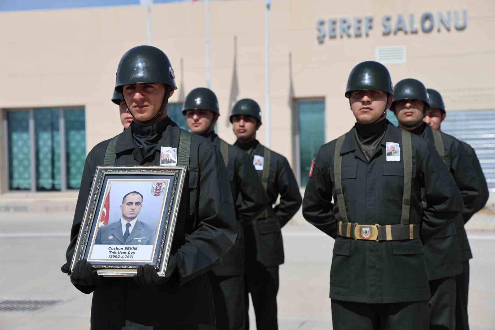 Kalp krizi geçirerek şehit olan Uzman Çavuş Sevim’in naaşı Elazığ’a getirildi