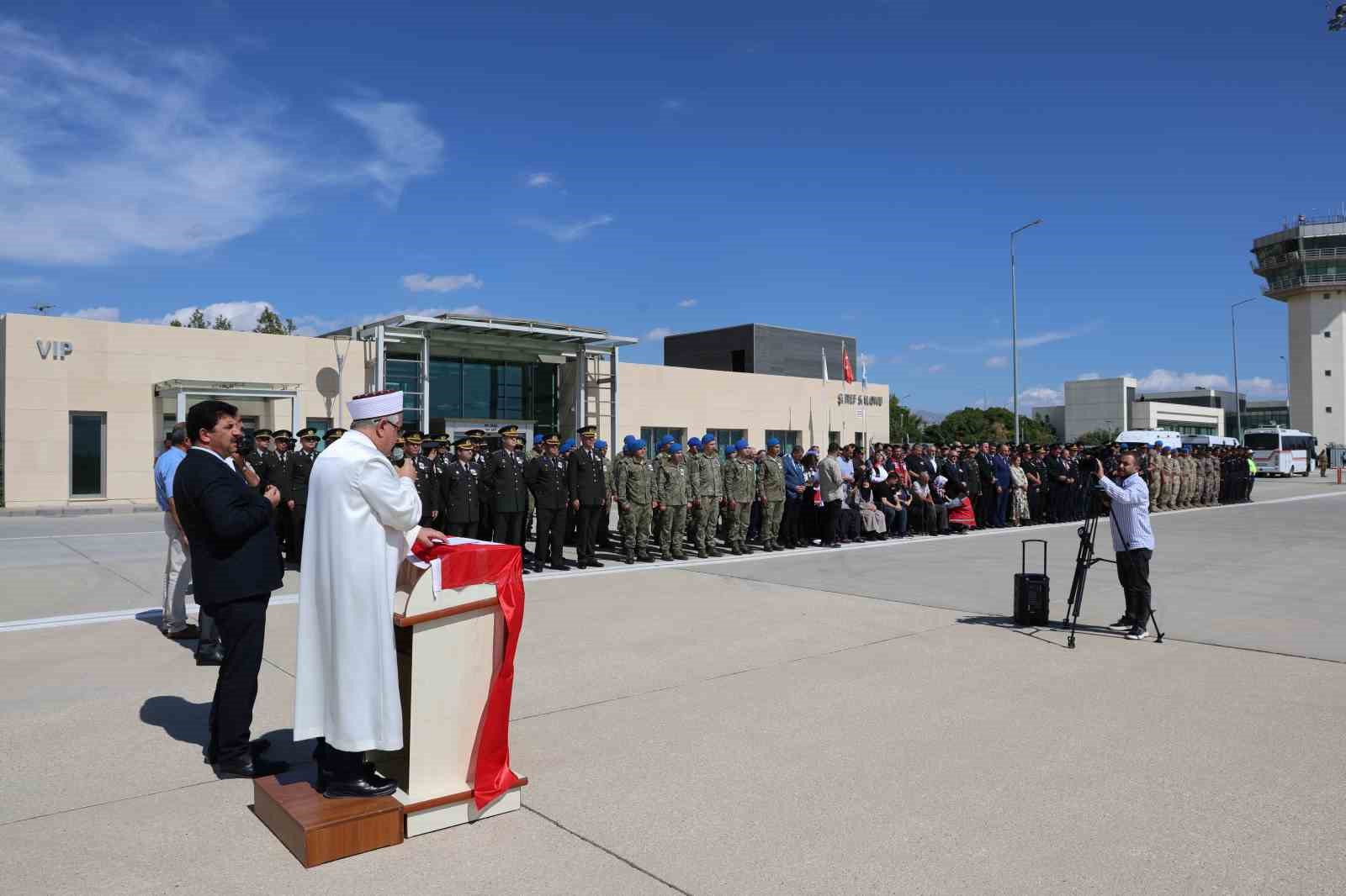 Kalp krizi geçirerek şehit olan Uzman Çavuş Sevim’in naaşı Elazığ’a getirildi