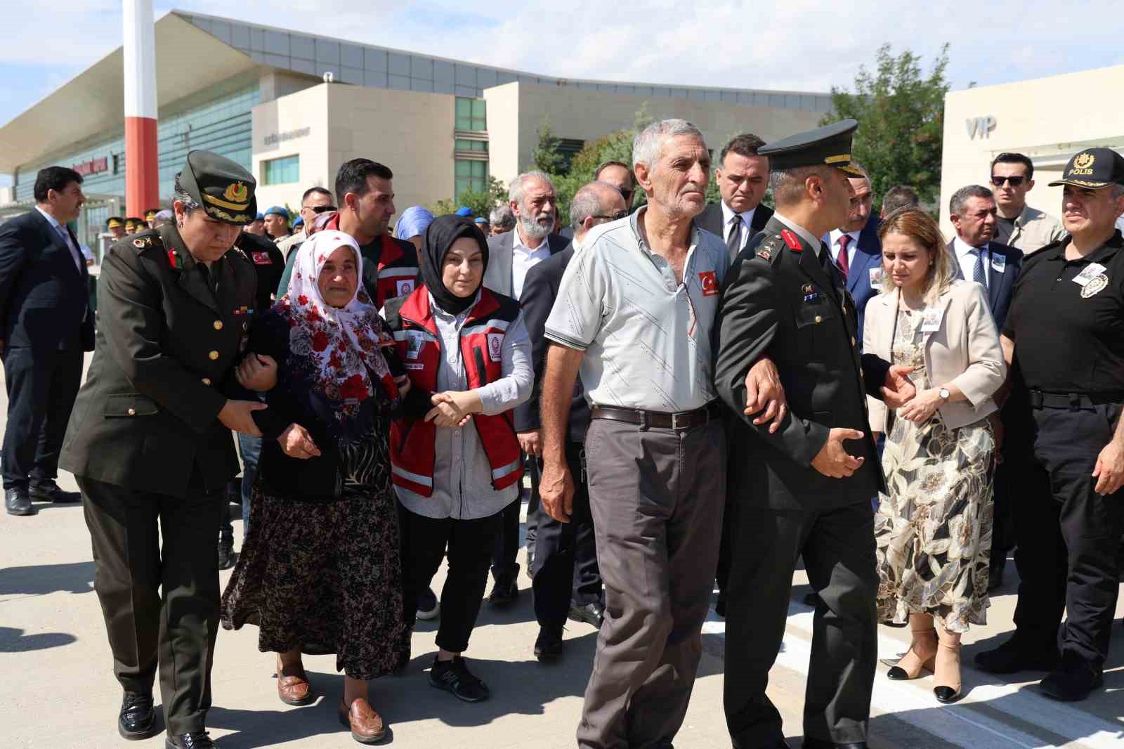 Kalp krizi geçirerek şehit olan Uzman Çavuş Sevim’in naaşı Elazığ’a getirildi