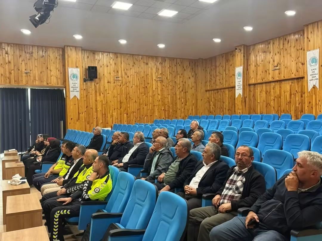 Jandarma ve polis ekiplerinden okul servisi sürücülerine eğitim