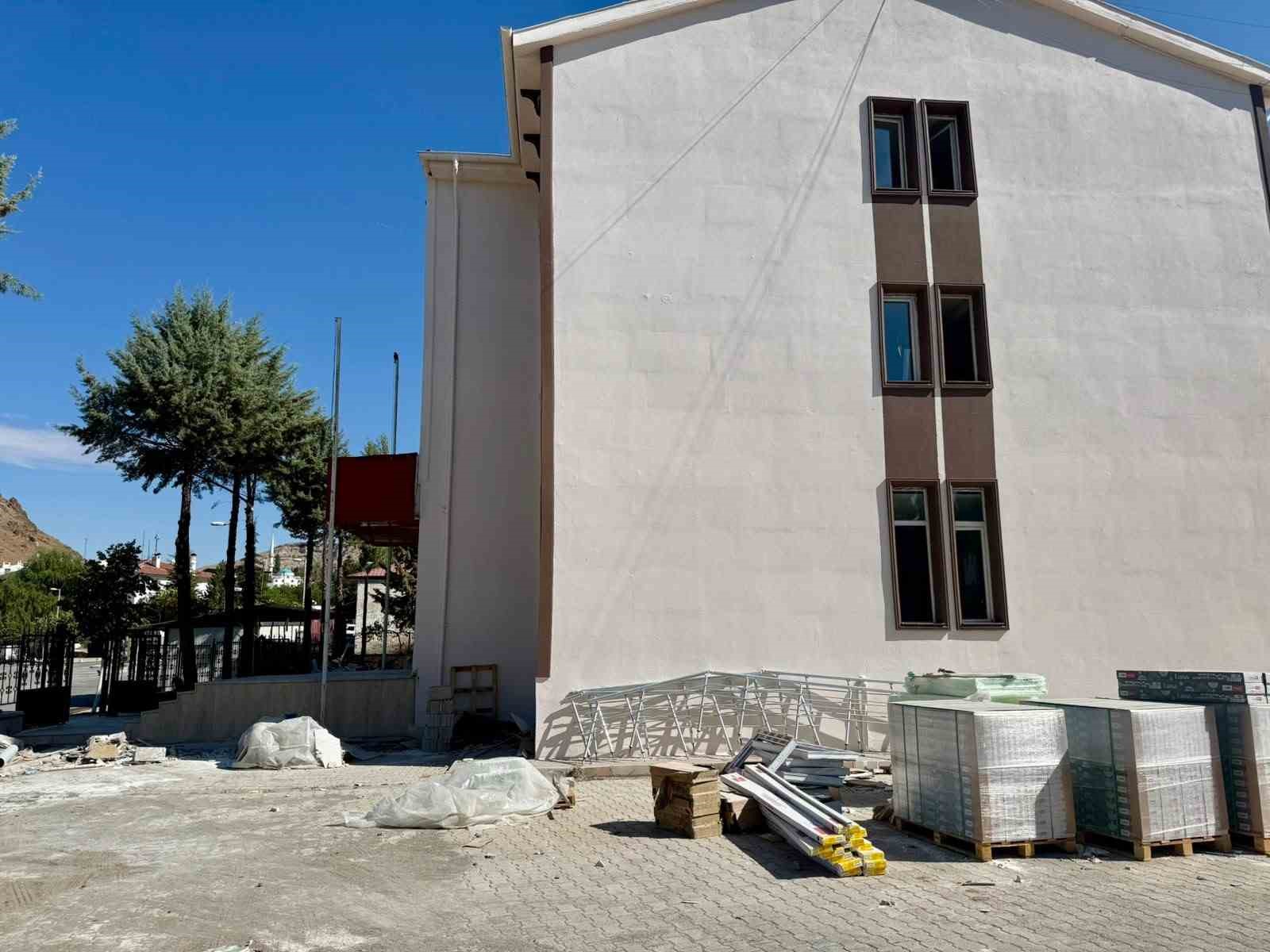 Kuluncak’ta 50 yataklı otel projesinde çalışmalar sürüyor