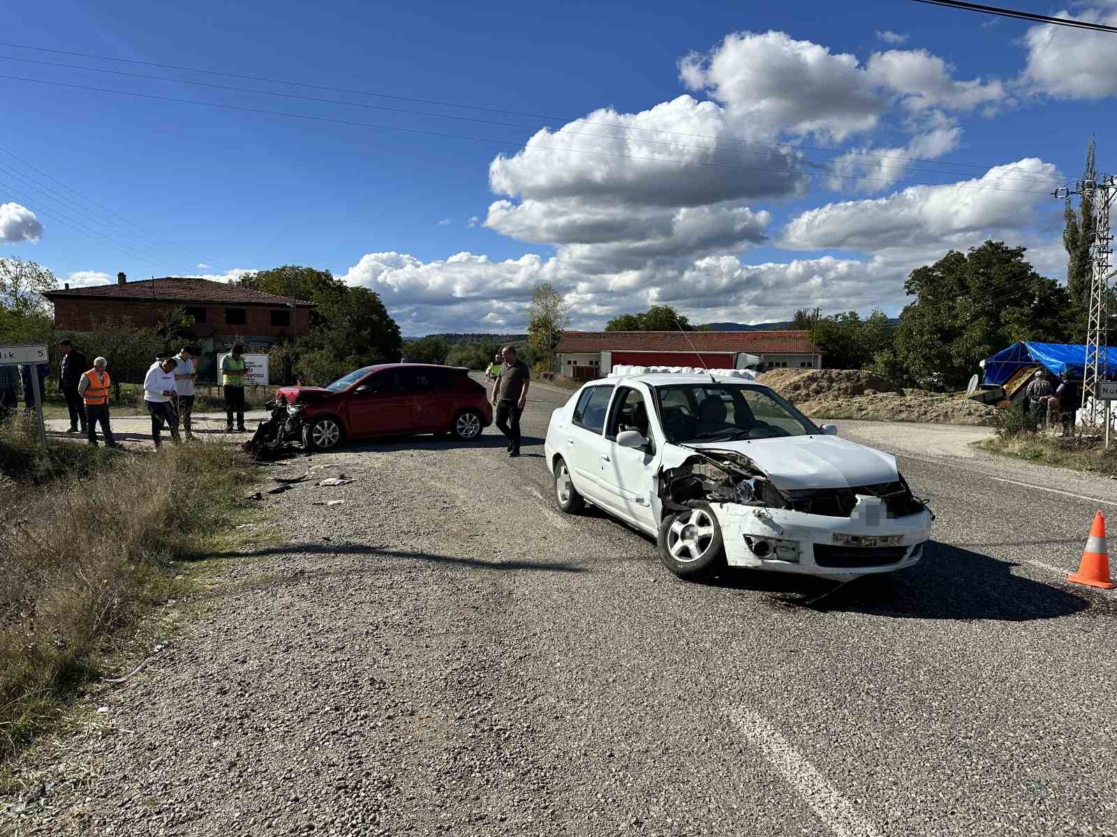Kastamonu’da iki otomobil çarpıştı: 3 yaralı