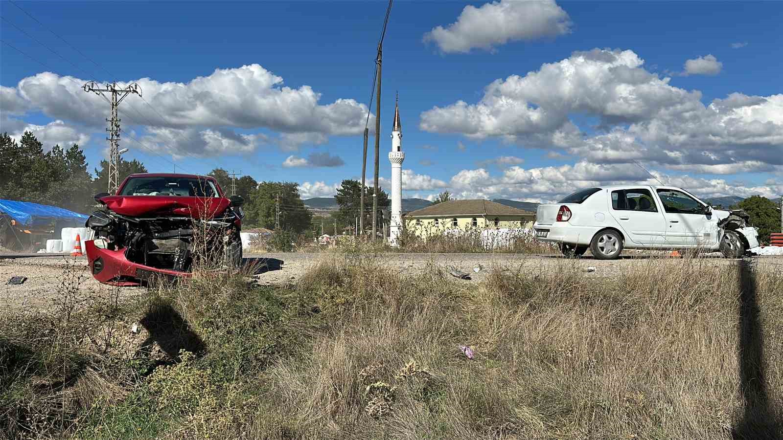 Kastamonu’da iki otomobil çarpıştı: 3 yaralı