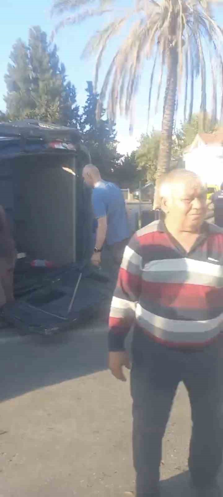 Antalya’da tur minibüsü, kamyonet ve otomobil çarpıştı: 15’i turist 17 yaralı