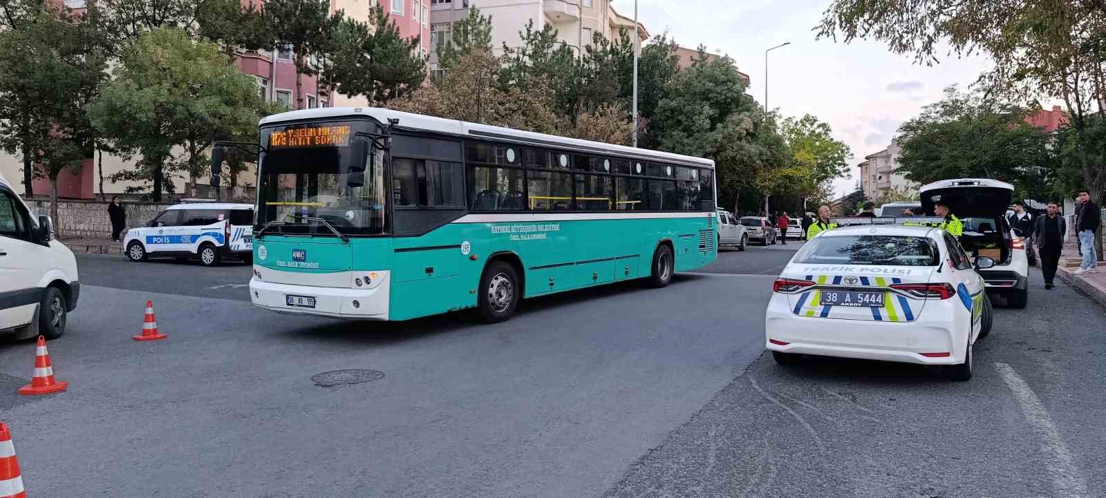 Bisikletiyle halk otobüsünün altında kalan çocuk hayatını kaybetti