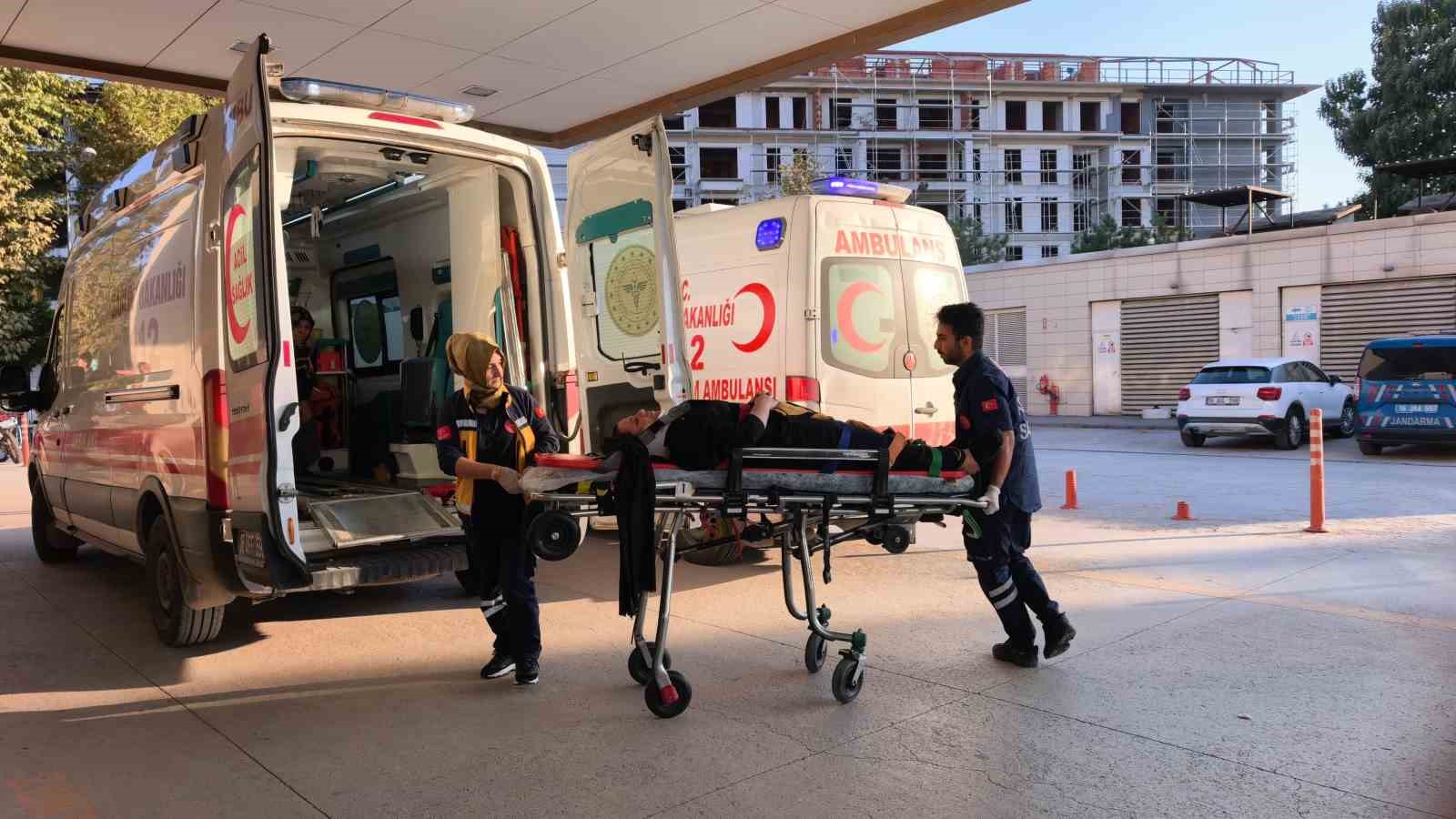 Bursa’da otomobil dere yatağına uçtu: 5 yaralı