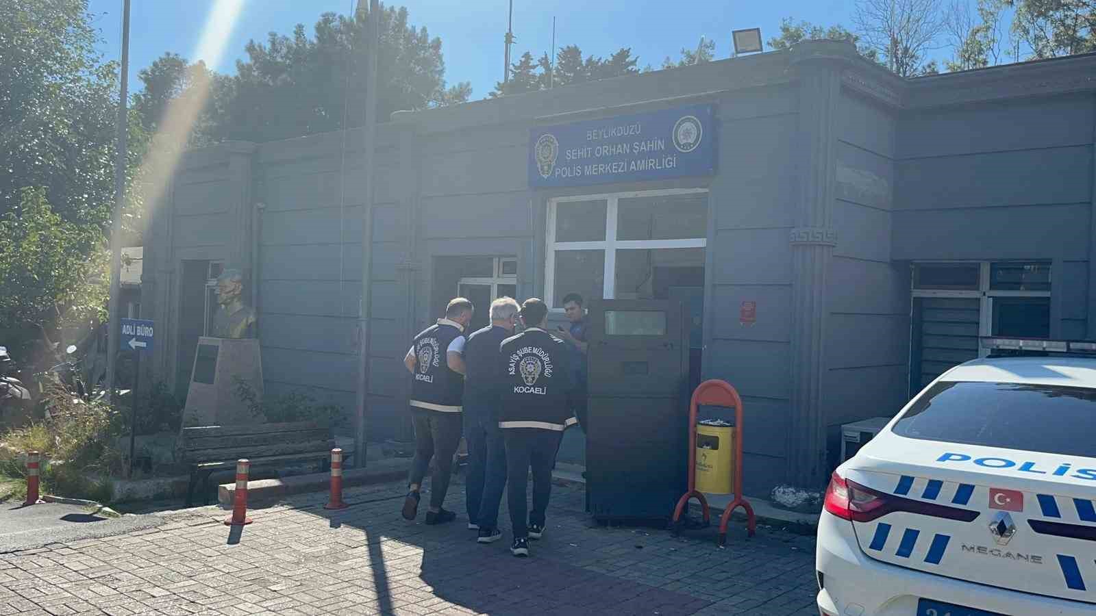 10 yıldır aranan firari dükkanında yakalandı, kelepçeye itiraz etti