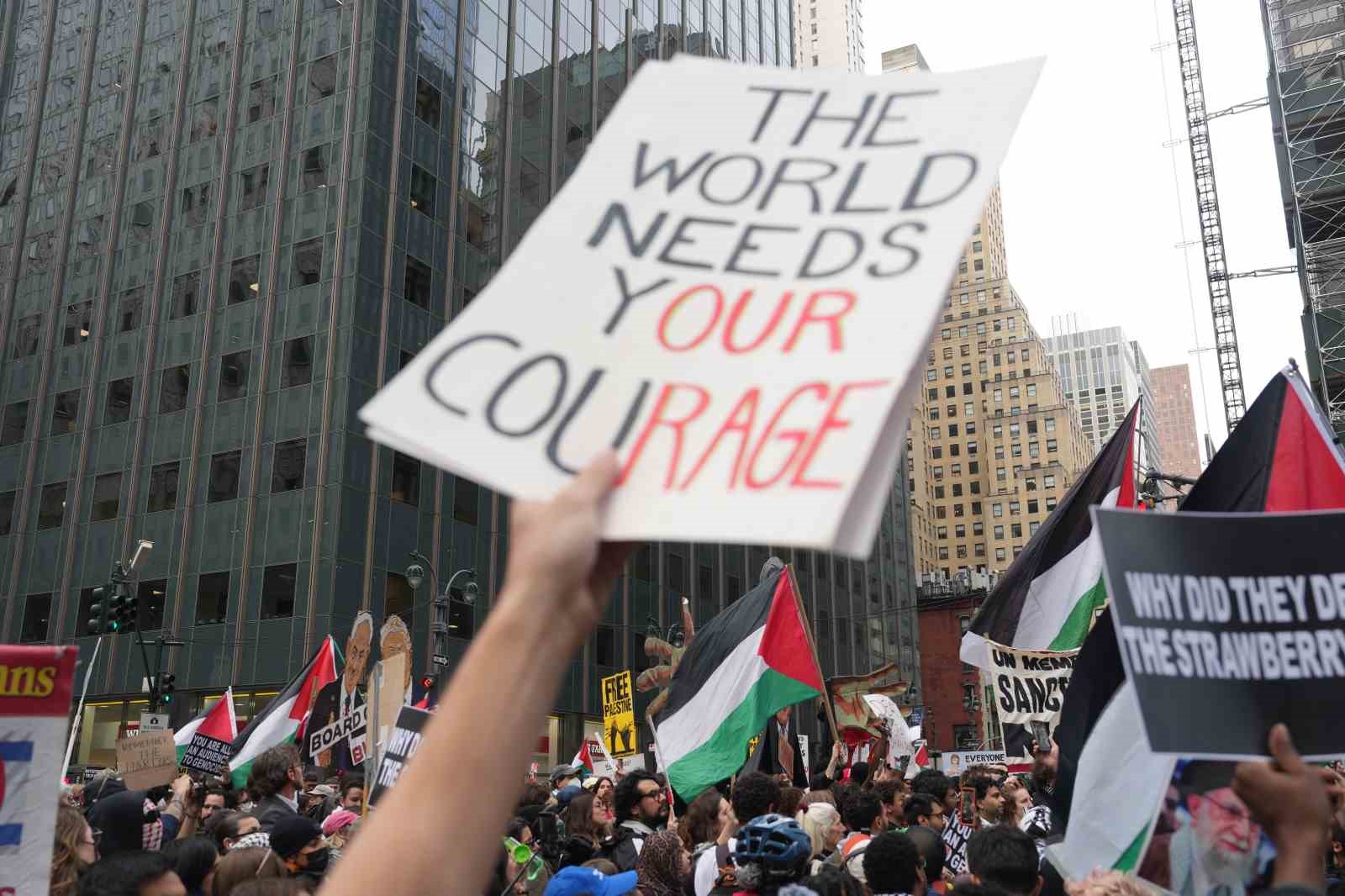 Manhatttan’da binlerce kişi Netanyahu’ya karşı yürüdü