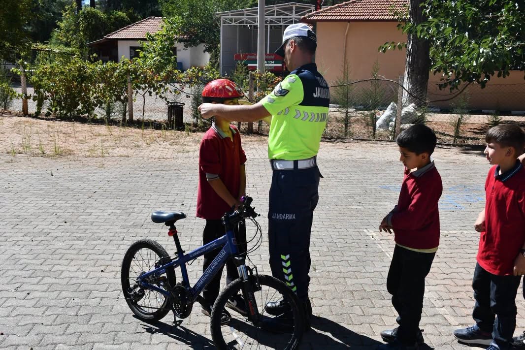Köyceğiz’de Jandarma tarafından öğrencilere trafik eğitimi verildi