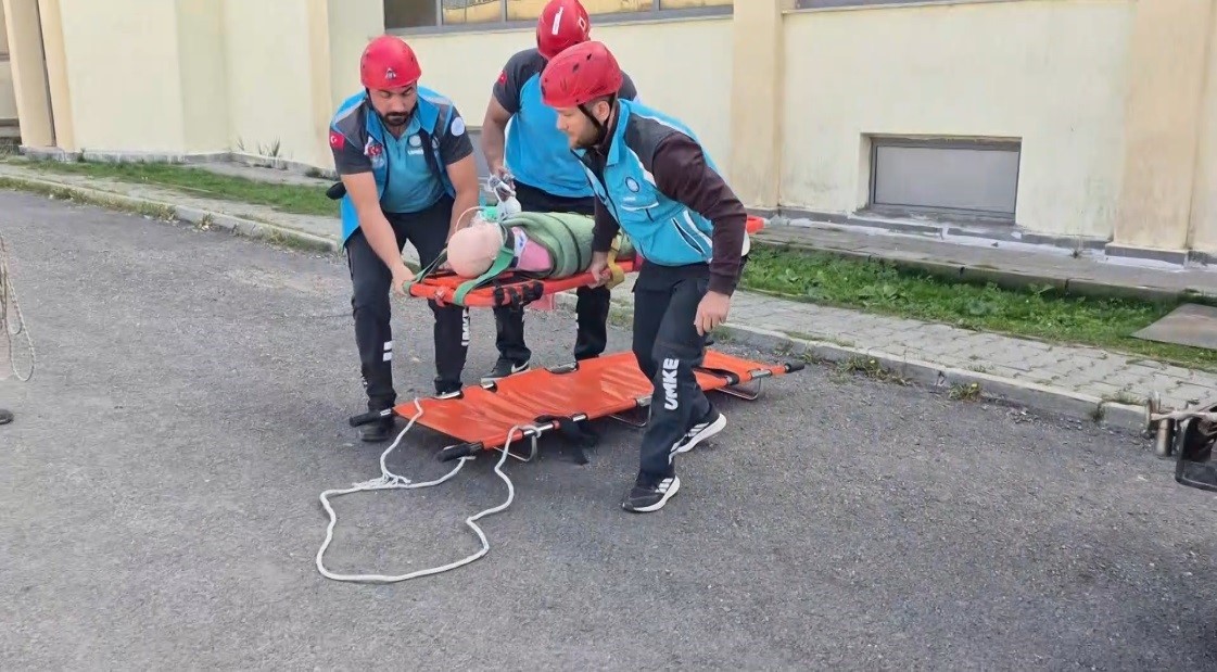 Kars’ta 6.5’lik deprem senaryosu: Türkiye’nin deprem gerçeği sahada canlandırıldı
