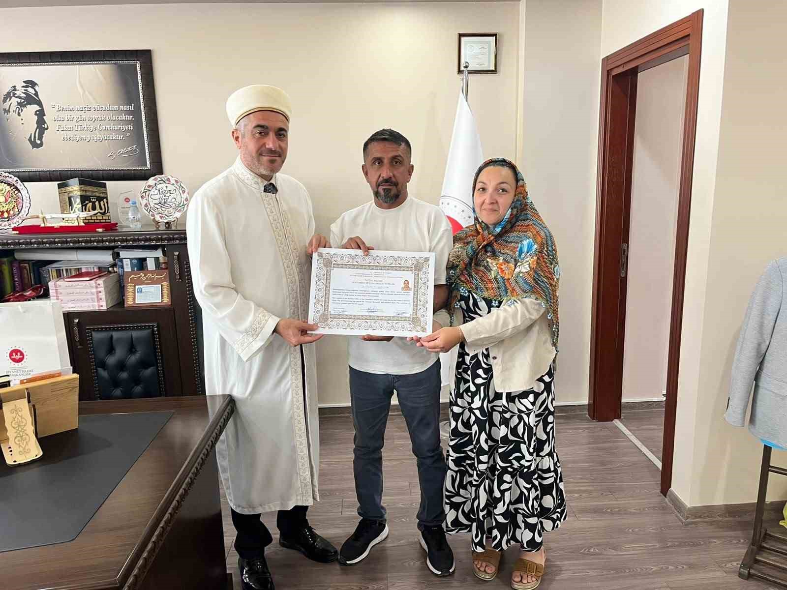 Macaristanlı Szilvia İslamiyet’i seçerek "Hasret" adını aldı