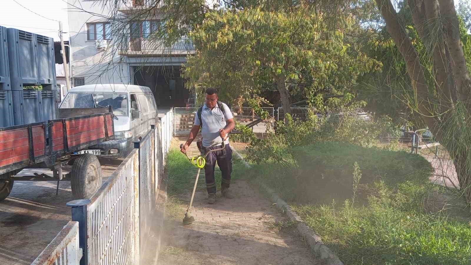 Şehzadeler’de parklar dört mevsim bakımlı tutuluyor