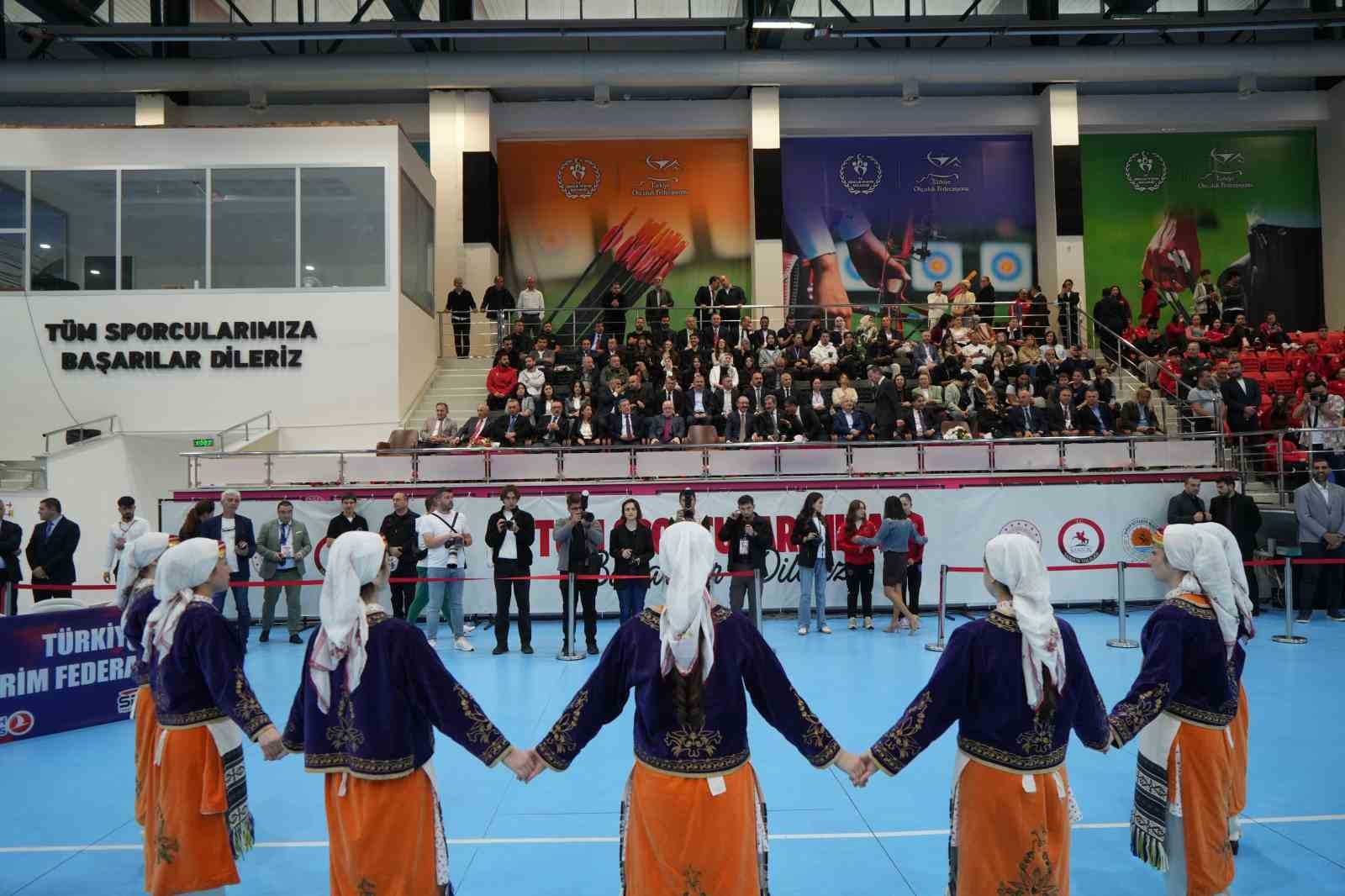 Yıldızlar ve Gençler Flöre Dünya Kupası açılış seremonisi yapıldı