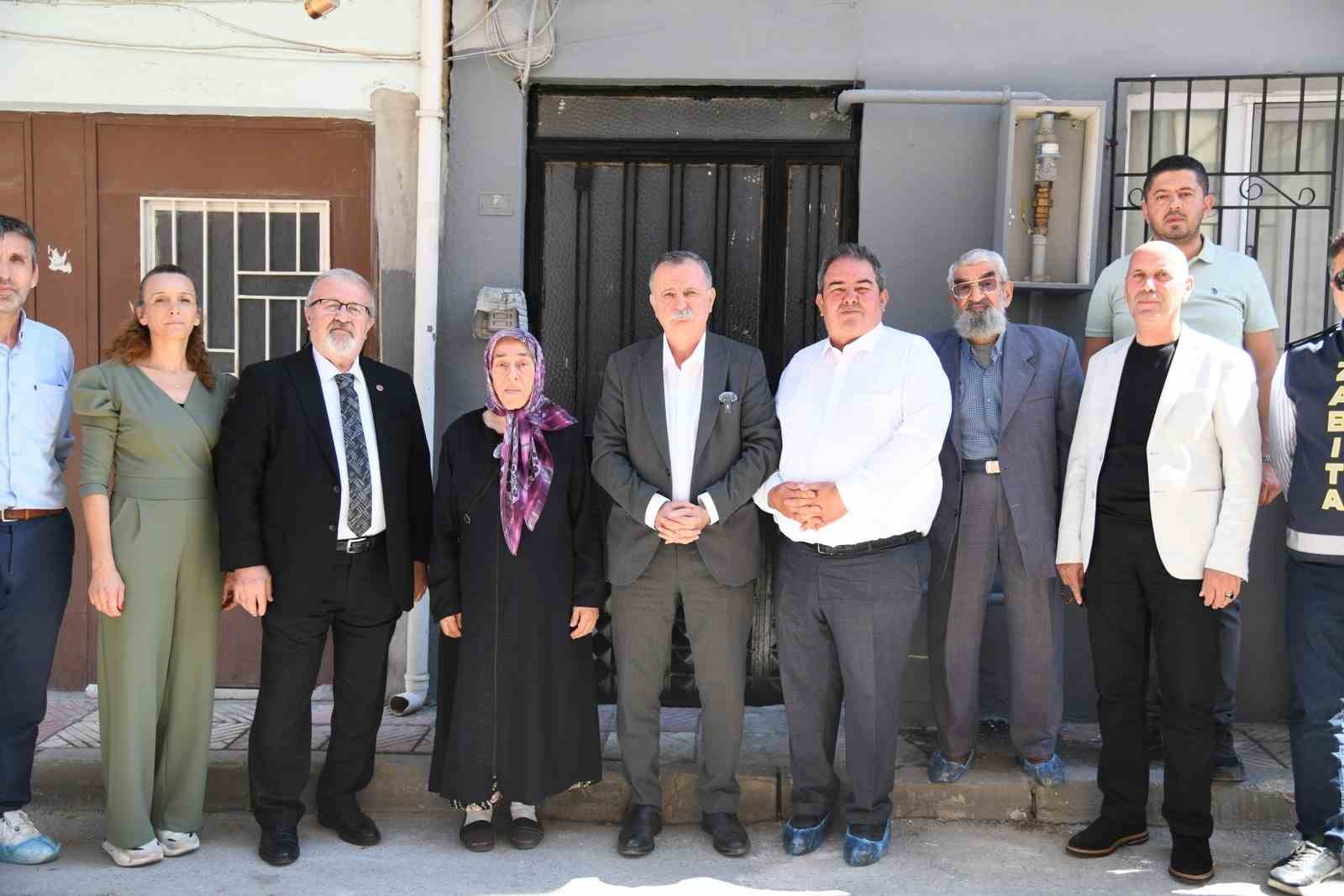 Çöp yığınlarının arasından temiz bir yuva çıktı